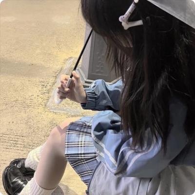 红鞋男子